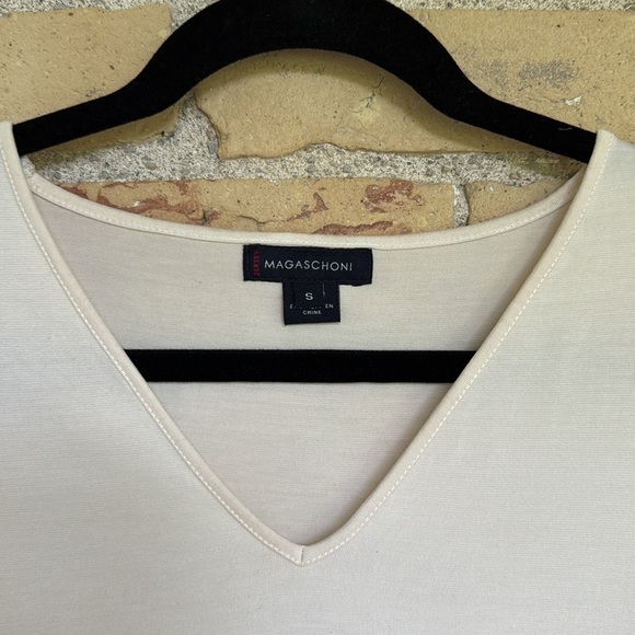 Magaschoni Silk Cream Fitted Long Sleeve V-neck Shirt - Picture 2 of 4